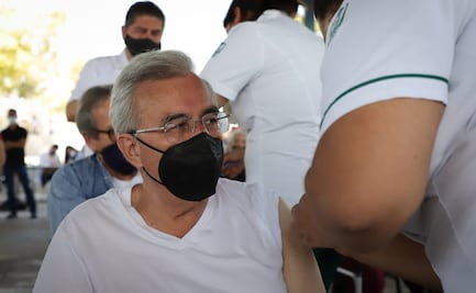 Rubén Rocha, candidato a gobernador de Sinaloa, se vacuna contra el Covid-19