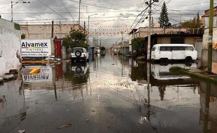 Fuertes lluvias causan severas inundaciones en colonias de Chalco
