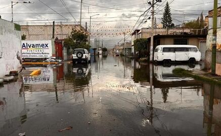 Fuertes lluvias causan severas inundaciones en colonias de Chalco