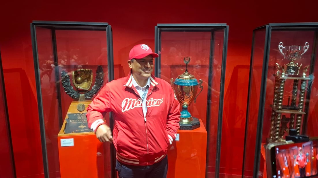 Miguel Ojeda reconoce el gran orgullo que representa para él que su número 35 sea retirado por Diablos Rojos - Foto: Agustín Elías/EL UNIVERSAL