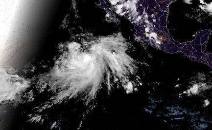 Fausto alcanza categoría de huracán sin representar amenaza para México; Bertha pone en alerta la costa del Golfo de EU
