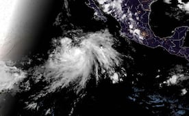 Fausto alcanza categoría de huracán sin representar amenaza para México; Bertha pone en alerta la costa del Golfo de EU