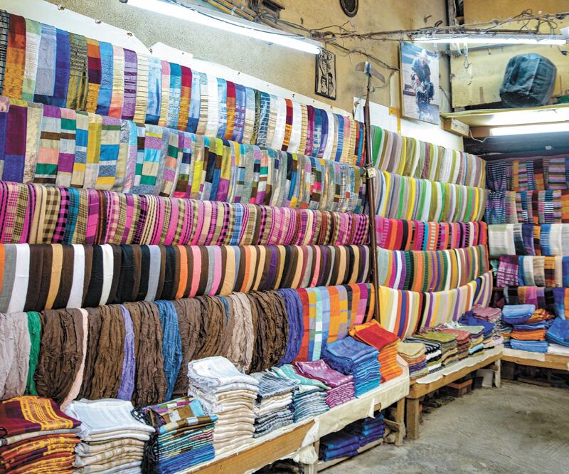 Hasta 2024 se mantendrán los aranceles de entre 25% y 30% en calzado y textiles con países con los que México no tiene tratado comercial. ARCHIVO EL UNIVERSAL