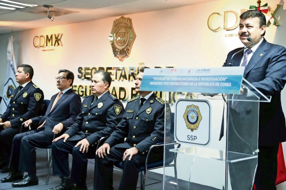 Hiram Almeida, titular de la Secretaría de Seguridad Pública capitalina, durante la inauguración del curso impartido por especialistas de Corea del Sur (LUCÍA GODÍNEZ. EL UNIVERSAL)