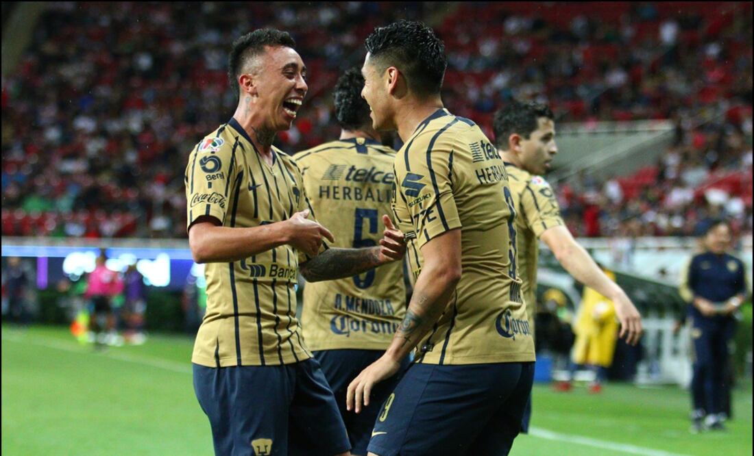 Martín Rodríguez y Felipe Mora. Foto: Imago 7