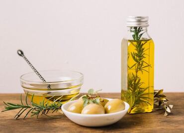 El aceite natural que combate el acné, los hongos y las irritaciones en la piel