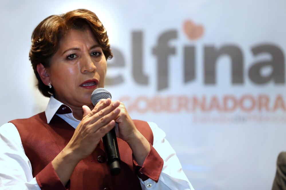 Dedica Delfina canción de campaña al PRI