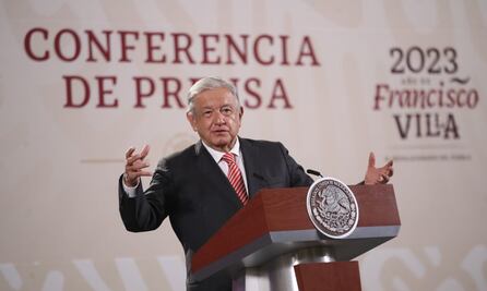 AMLO celebra crecimiento económico del país; destaca fortaleza del peso