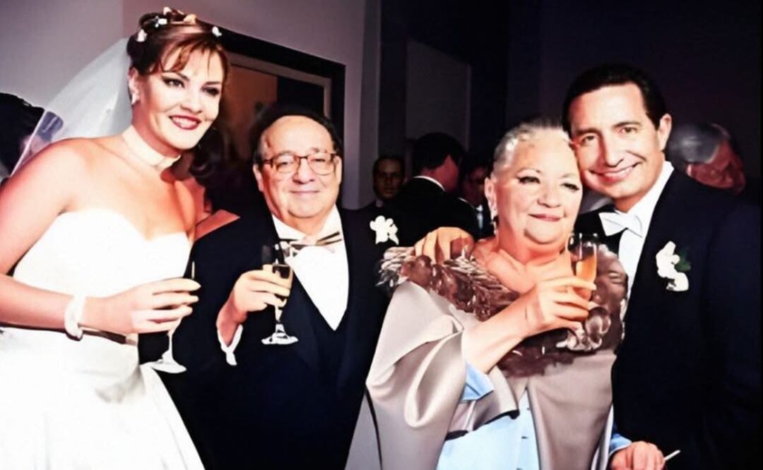 Roberto Gómez Fernández con sus padres Roberto y Graciela, junto a su entonces esposa, la actriz Chantal Andere.