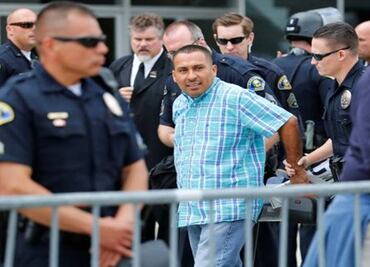 Police outnumber protesters outside Trump California rally