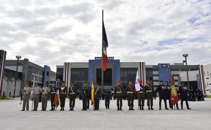 Reciben a extranjeros que participarán en el desfile del 16 de septiembre