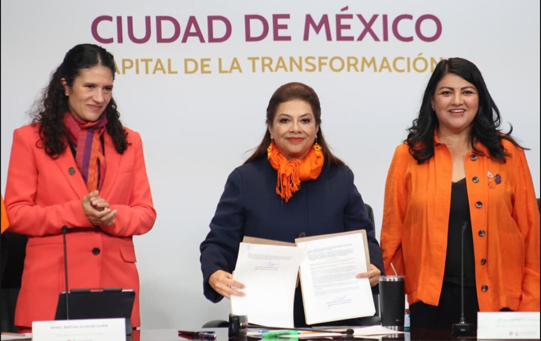 Clara Brugada presentó un paquete de iniciativas para reformar el Código Penal, 
para proteger a las mujeres. Foto: Luis Camacho/EL UNIVERSAL