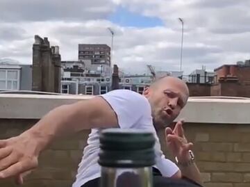 Bottle Cap Challenge: El nuevo reto viral en Internet para destapar una botella