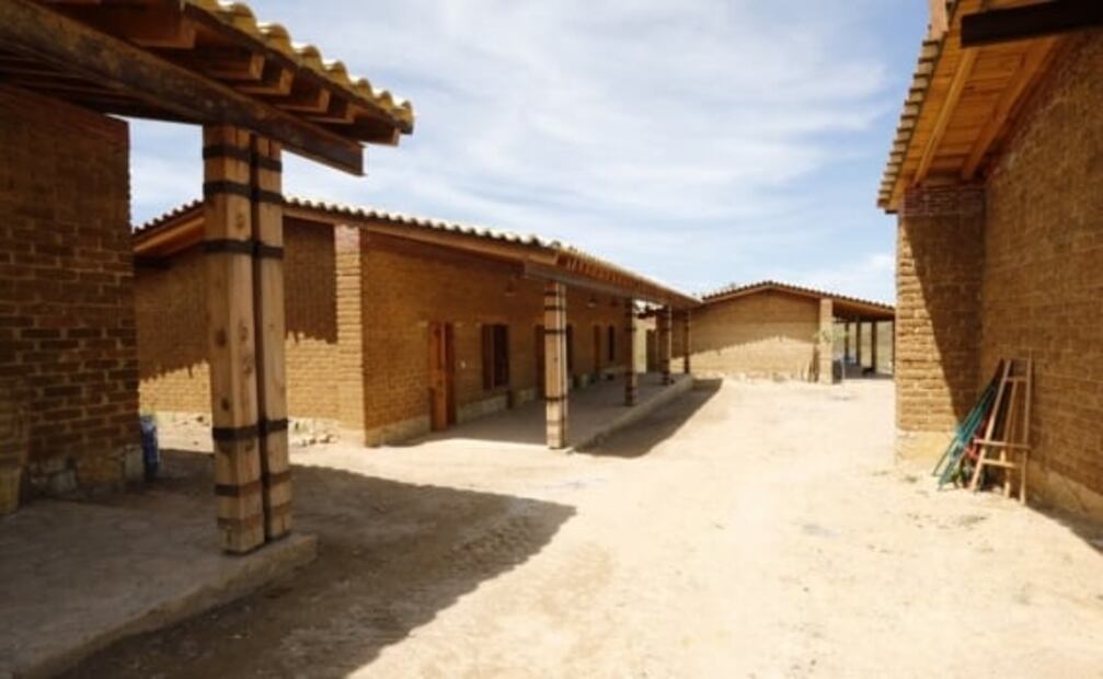 Inician construcción de Telebachillerato, uno de los últimos proyectos de Francisco Toledo