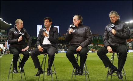 VIDEO: Comentarista de Fox Sports es agredido por aficionados de Rayados