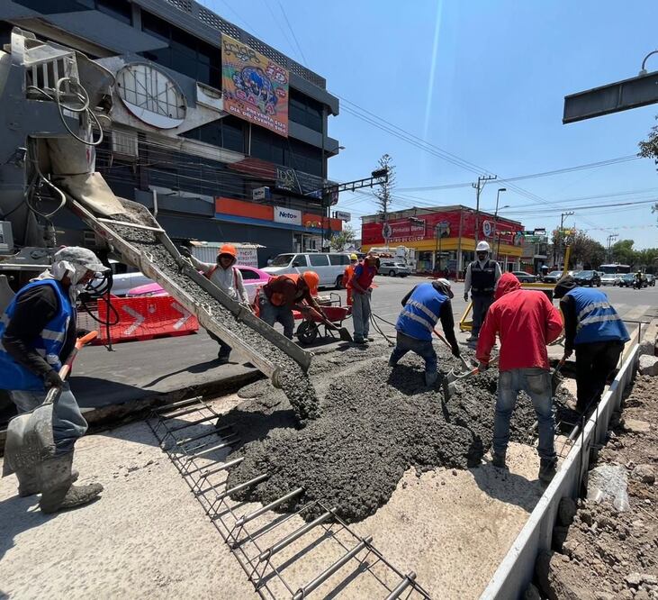 Construcción de Trolebús. Fotos Especiales