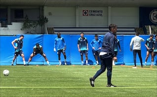 Cruz Azul cree en la remontada y Nicolás Larcamón exige el partido perfecto para conseguirla 