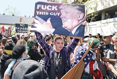 'Trump' desata batalla campal en California