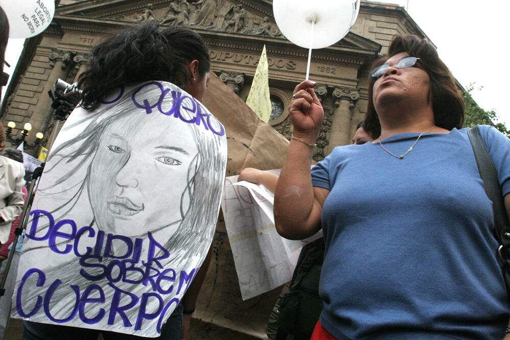 La llamada “Ley Piña”, impulsada por la ex diputada del PRI, Laura Fernández Piña, sustentaba que desde el momento de la concepción, todo ser humano entra bajo el cobijo legal, reconociéndole como sujeto de derechos. Foto Archivo/EL UNIVERSAL