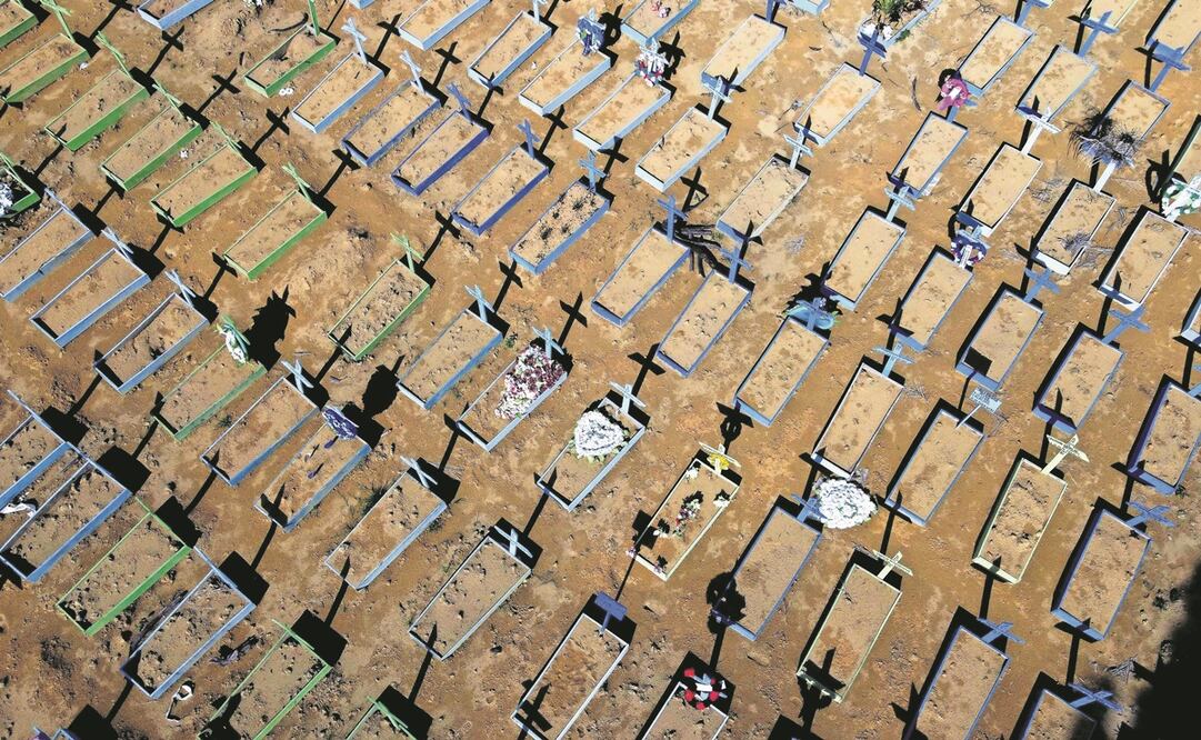 Tumbas de las víctimas del Covid-19 en el cementerio de Nuestra Señora Aparecida, Manaos. Foto: MICHAEL DANTAS/ AFP.