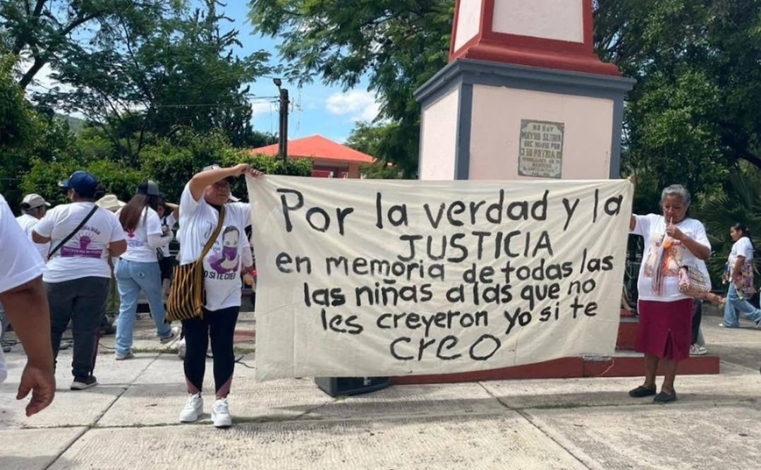 Ciudadanas e integrantes de la colectiva Marea Verde Mixteca marcharon en las principales calles de San Marcos Arteaga. Foto: Especial