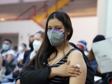 “Es un alivio, no sólo para mí sino para mi familia", dice la chaviza tras vacuna Covid en Ecatepec