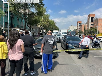 Vecinos de colonia Guerrero bloquean Eje 1 Poniente en dirección a Reforma afectando al Metrobús; exigen luz en sus casas