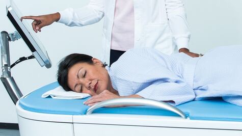 Cáncer de mama: la innovadora técnica bajo el agua que ayuda a detectarlo