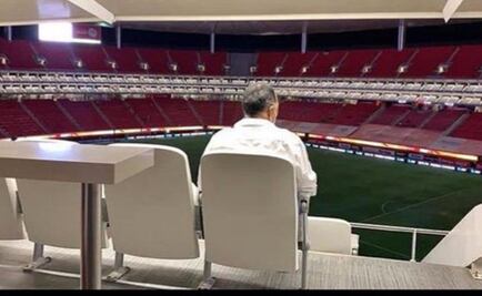 Benjamín Galindo apoya a sus Chivas en su palco