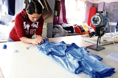 Emprenden más mujeres, pero en la informalidad