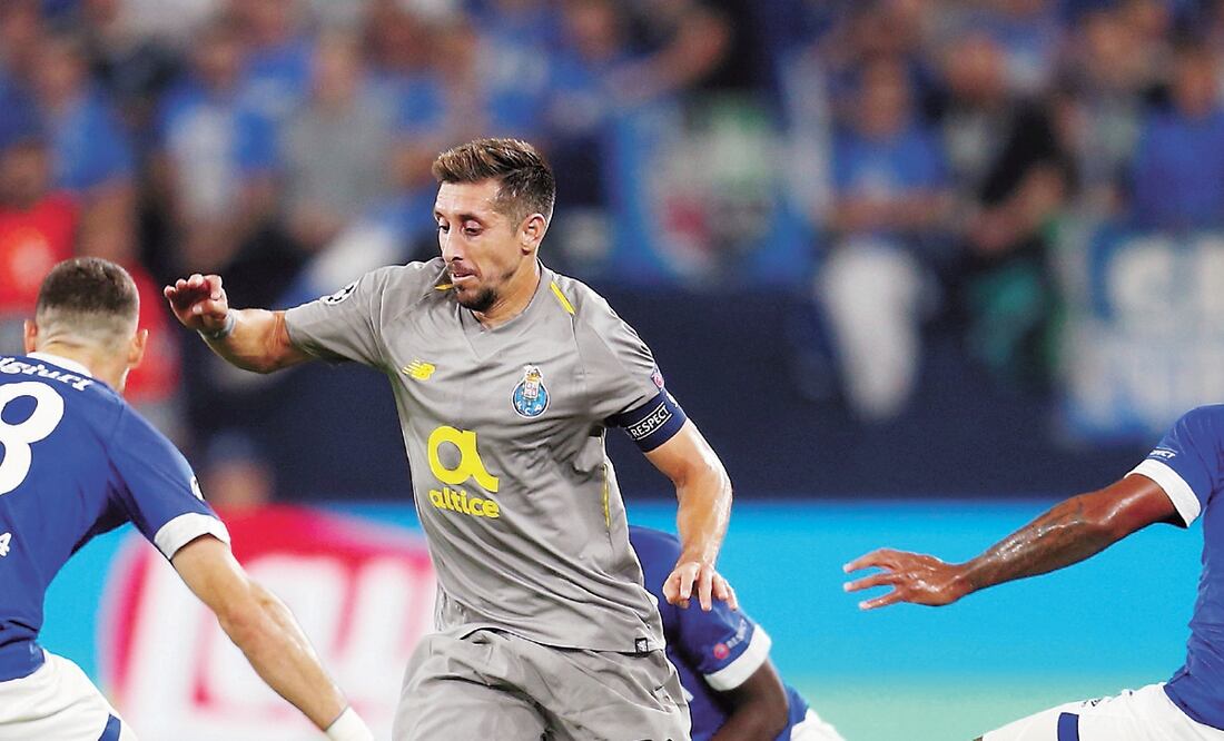 El volante del Porto exige percibir un sueldo de al menos 6.87 millones de dólares por temporada. (REUTERS)