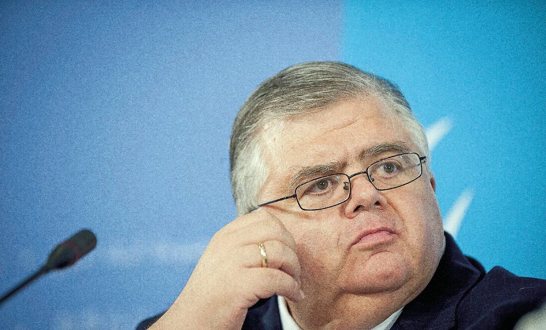 Agustín Carstens, gobernador del Banxico, afirmó que actuará en caso de que el tipo de cambio llegue a impactar las expectativas inflacionarias (ARCHIVO EL UNIVERSAL)