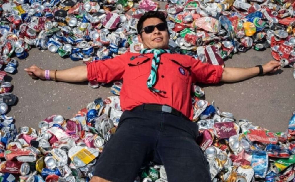 Scouts mexicanos elaboran flor de lis con más de un millón de latas en el Zócalo FOTOS