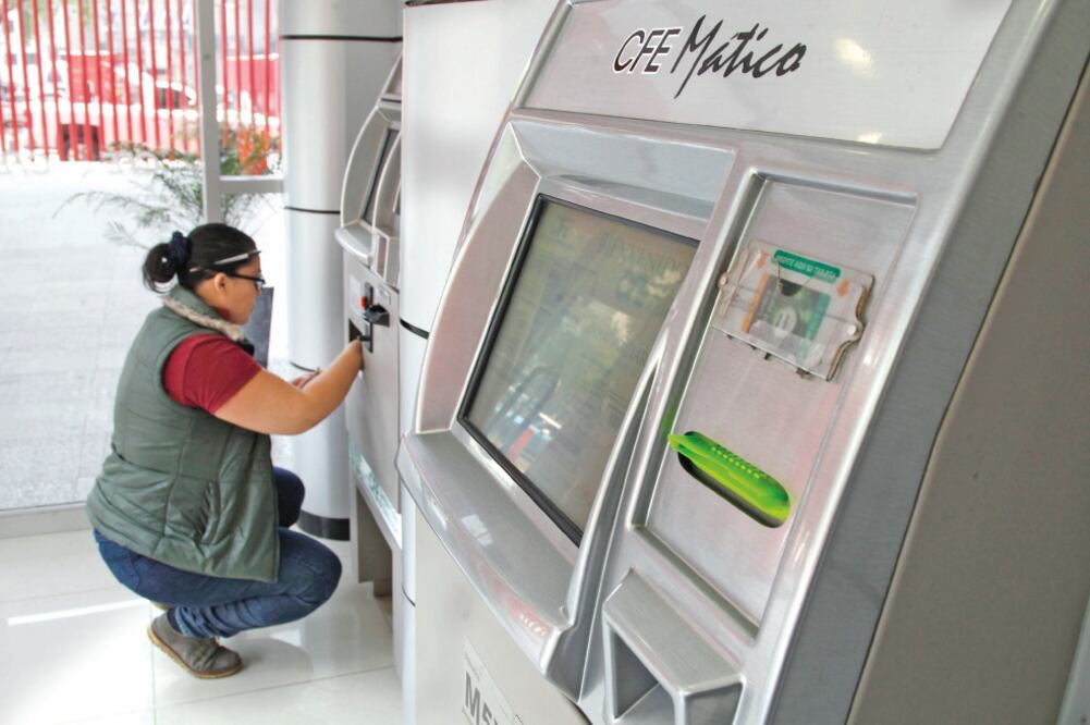 Medidas. La CFE asegura que las tarifas domésticas de bajo consumo de energía eléctrica registran 30 meses consecutivos sin tener incrementos (ARCHIVO EL UNIVERSAL)