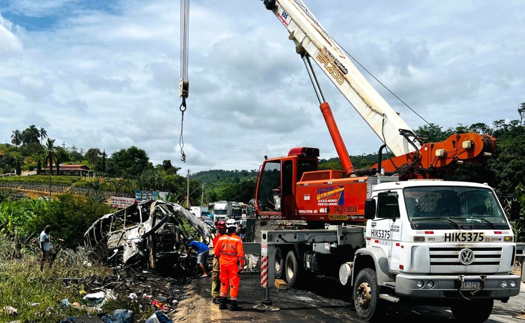 Reportan al manos 22 muertos en Brasil por accidente de autobús de pasajeros. Foto: EFE