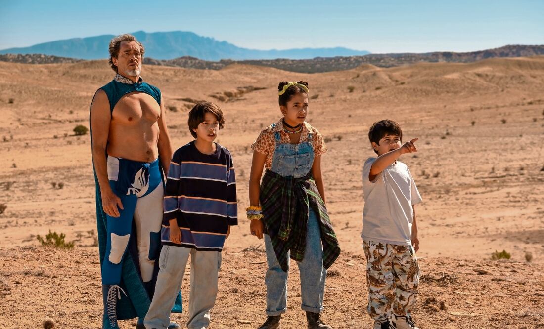 Un luchador profesional retirado vive con sus nietos.