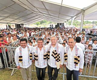 Burocracia causa lento avance en país: AMLO