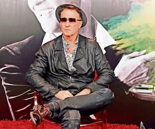 Emmanuel visita, canta y reza a la Virgen