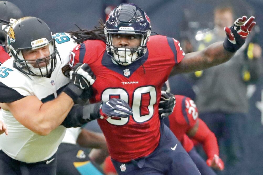 Jadeveon Clowney figuró con seis capturas de quarterback y 16 tacleadas para pérdida de yardas (DAVID J. PHILLIP. AP)