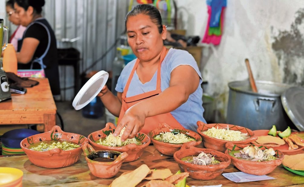 En Guerrero el pozole se come cualquier día, no hay fecha específica ni motivo en particular. Pero, los jueves y los domingos ir al pozole se convierte en un ritual infaltable. Fotos: Salvador Cisneros y Miguel García
