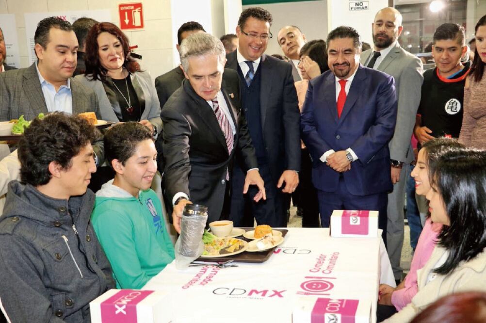 El jefe de gobierno de la Ciudad de México, Miguel Ángel Mancera, inauguró ayer el Comedor Comunitario El Cocoli, en el plantel Ignacio Manuel Altamirano, en la delegación Magdalena Contreras. (CDMX)
