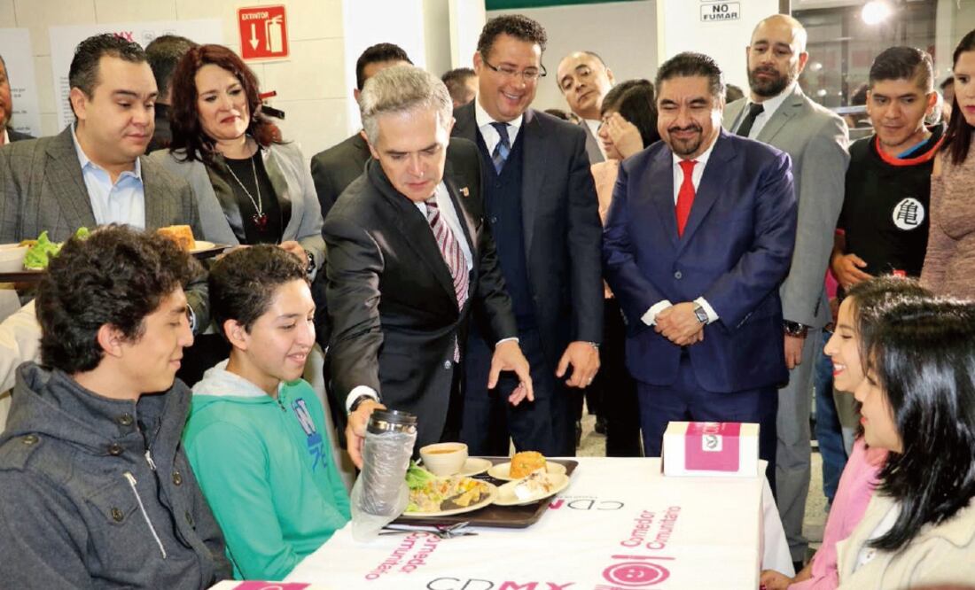 El jefe de gobierno de la Ciudad de México, Miguel Ángel Mancera, inauguró ayer el Comedor Comunitario El Cocoli, en el plantel Ignacio Manuel Altamirano, en la delegación Magdalena Contreras. (CDMX)