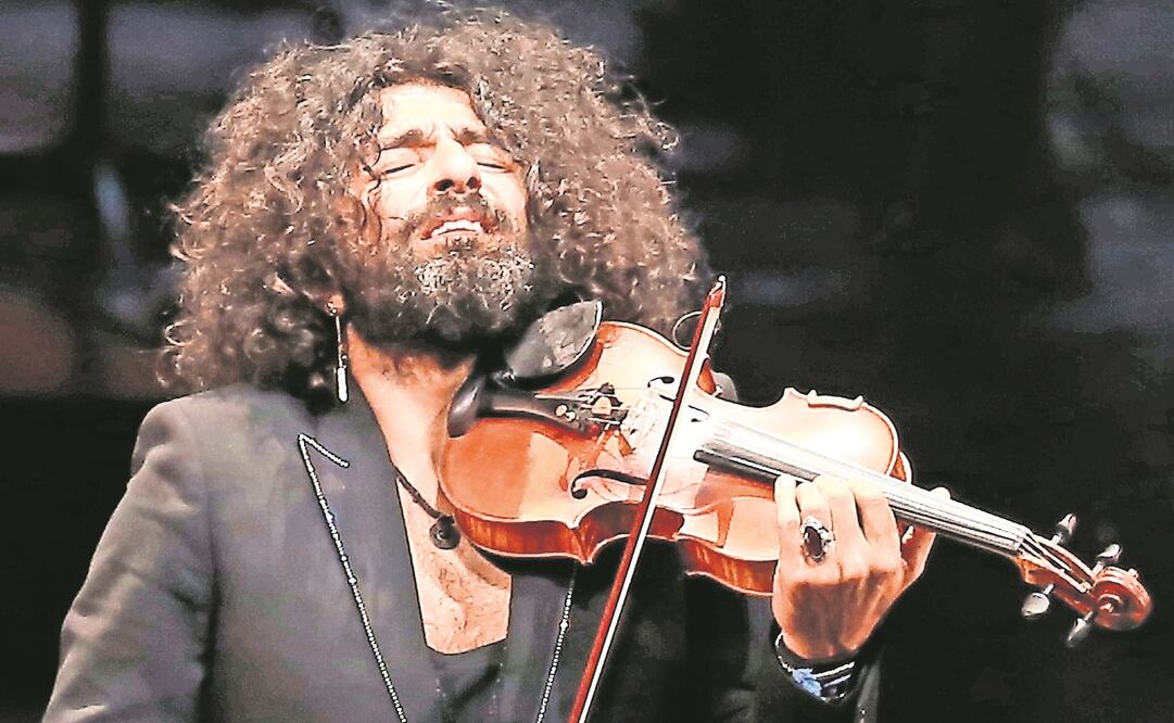 El también rocquero utilizó un violín que dijo, pertenecía a su abuelo (AGUSTIN SALINAS. EL UNIVERSAL)