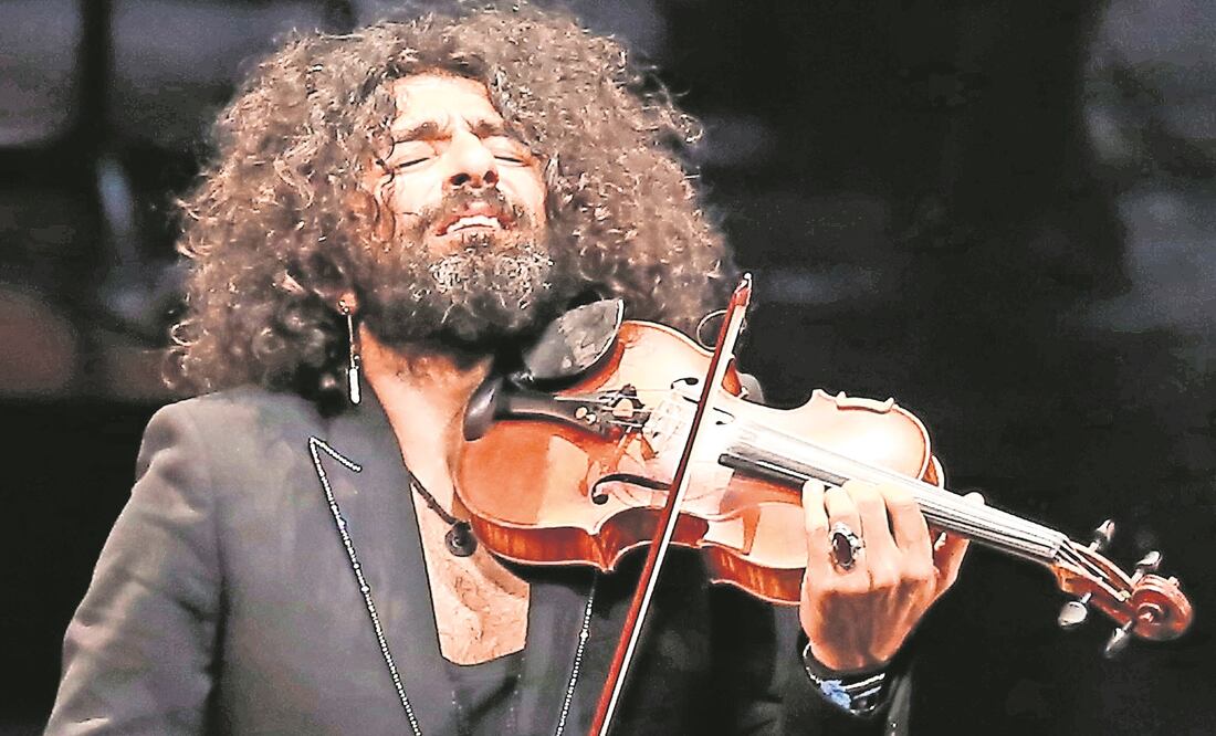 El también rocquero utilizó un violín que dijo, pertenecía a su abuelo (AGUSTIN SALINAS. EL UNIVERSAL)