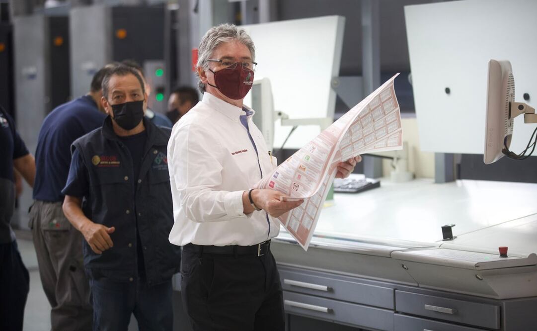 El Director General de Talleres Gráficos, Ariel García Contreras destacó que la impresión de boletas en papel seguridad representa un eslabón en el conjunto de candados de confianza. Foto: Germán Espinosa