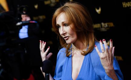 Librería retirará libros de J.K. Rowling por comentarios transfóbicos