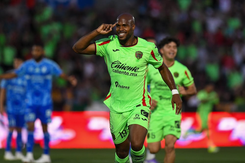 Estupiñan festeja el triunfo sobre Tigres / Foto: Imago7