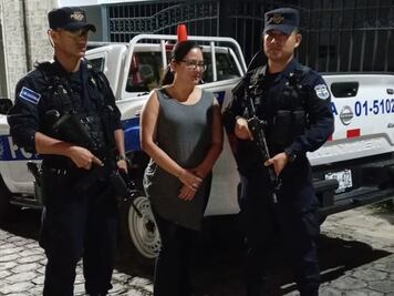Denuncian detención de Ruth López, abogada defensora de derechos humanos en El Salvador; ONG y HRW cuestionan arresto