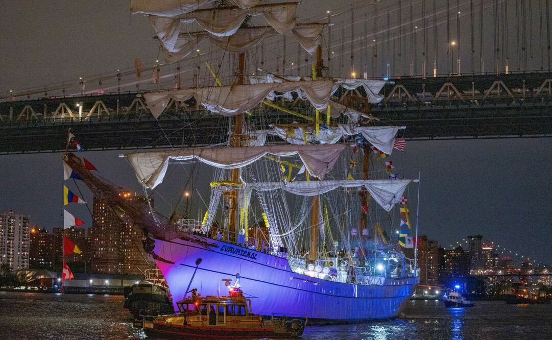 Choca Buque Escuela Cuauhtémoc contra el puente de Brooklyn. Foto: Angel Colmenares/EFE