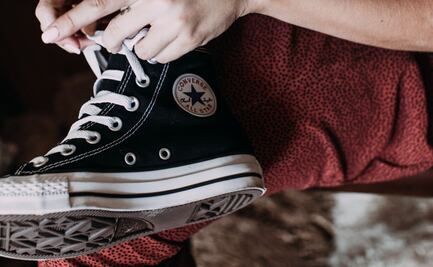 Guía infalible para lavar tus tenis negros y que no queden opacos 